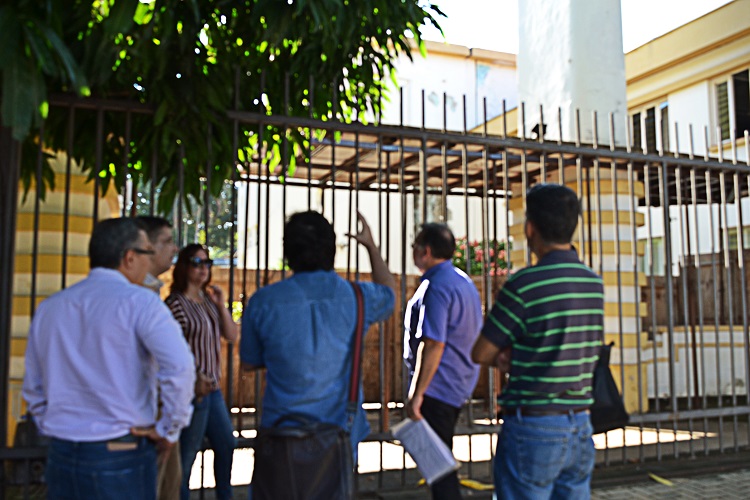 Equipe durante visita.